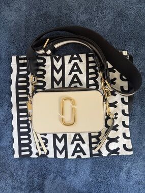Marc Jacobs Cream Leather Snapshot Camera Bag with Gold Hardware